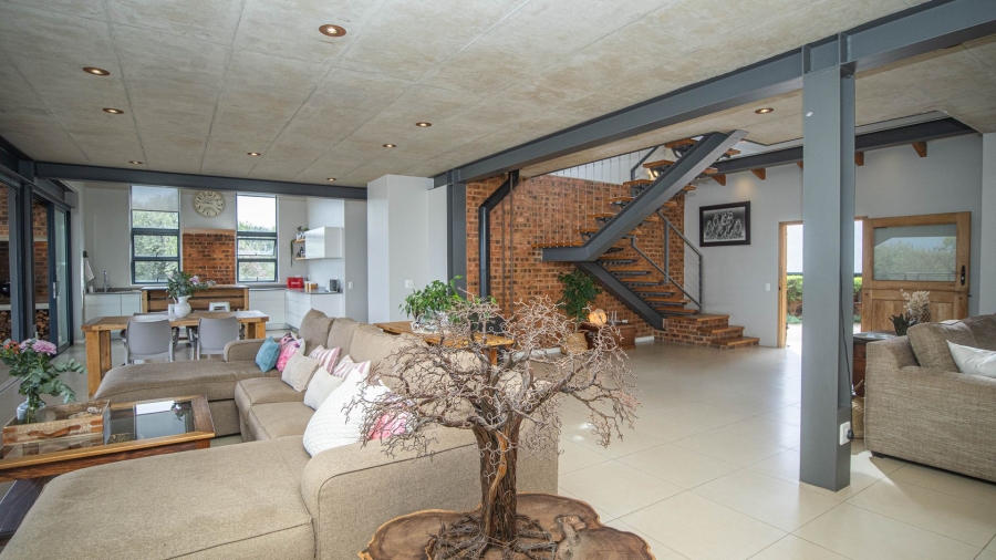 5 Bedroom Property for Sale in The Coves North West